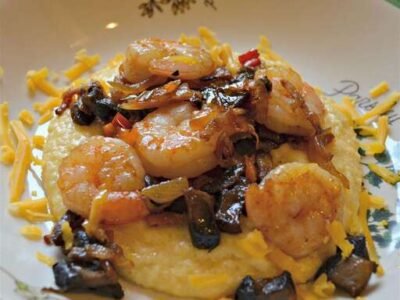 Shrimp and Cheesy Grits with Bacon