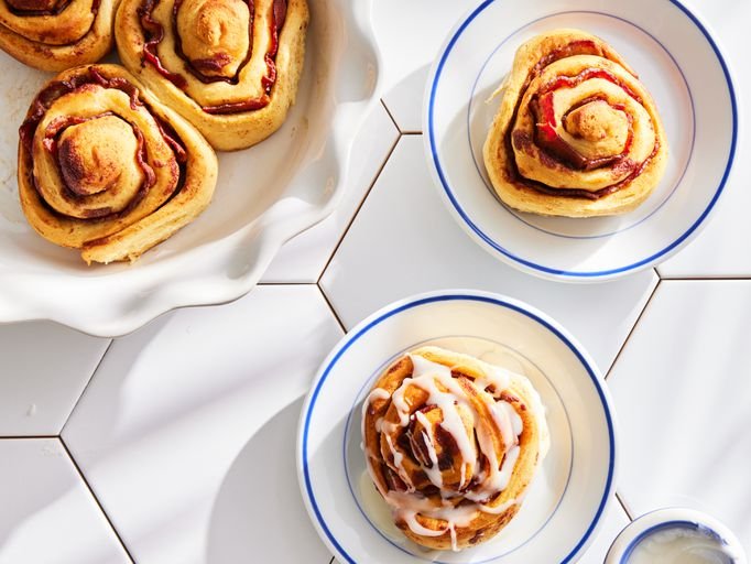 Chili-Bacon Cinnamon Rolls